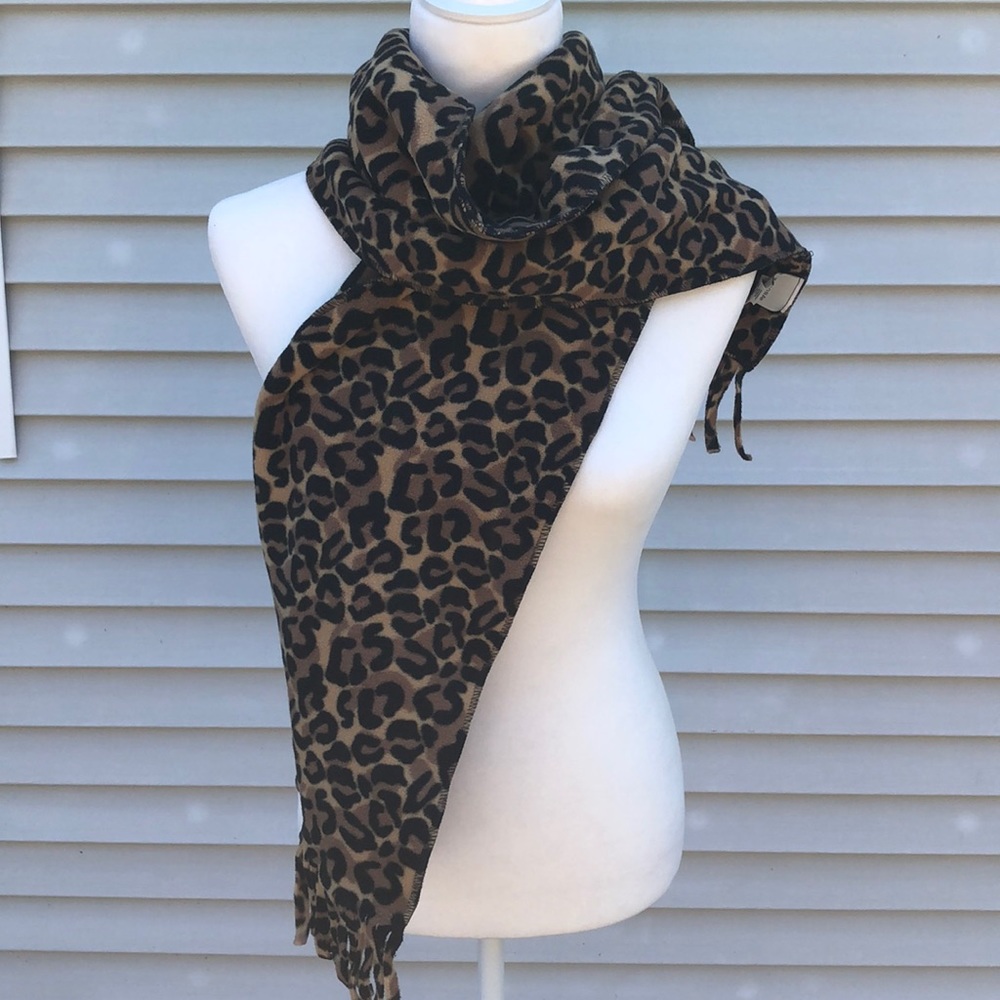 Merona leopard fleece scarf with fringe ends
